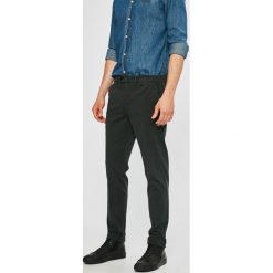 Marciano Guess - Spodnie. Szare eleganckie spodnie Marciano Guess, na co dzień, z bawełny, eleganckie. W wyprzedaży za 159.90 zł.