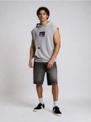 Bluza z kapturem z nadrukiem Rocky Balboa - szary. Szare bluzy z kapturem Sinsay, l, bez wzorów, z kapturem. Za 59.99 zł.