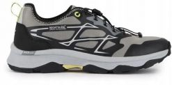 Buty trekkingowe dla mężczyzn Regatta BLAZE. Czarne buty turystyczne Regatta, bez wzorów, z gumy, bez zapięcia, trekkingowe. Za 129.99 zł.