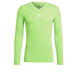 Koszulka piłkarska męska adidas Team Base Tee. Zielone bielizna termoaktywna Adidas, l, bez wzorów, z poliesteru, bez ramiączek, do piłki nożnej. Za 71.97 zł.