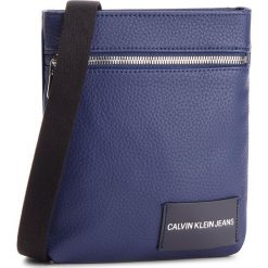 Saszetka CALVIN KLEIN JEANS - Pebble Essential Mic K60K400660 453. Niebieskie torby na ramię marki Calvin Klein Jeans, z jeansu. Za 299.00 zł.