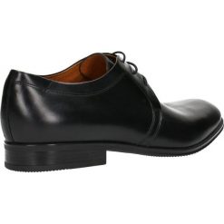 Półbuty CHUCK. Eleganckie półbuty marki Gino Rossi. W wyprzedaży za 349.90 zł.