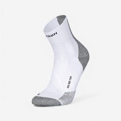 Skarpetki do biegania Kiprun Run 900 średnie cienkie. Białe skarpety KIPRUN, bez wzorów, z materiału. Za 39.99 zł.