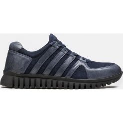 Granatowe sneakersy męskie. Buty sportowe casual marki Kazar. Za 429.00 zł.