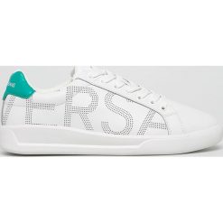 Versace Jeans - Buty. Białe buty sportowe casual Versace Jeans, bez wzorów, z gumy, z okrągłym noskiem, bez zapięcia. W wyprzedaży za 479.90 zł.