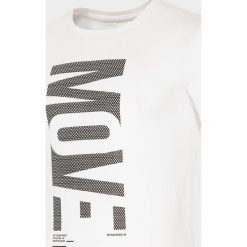 T-shirt męski TSM072 - biały. Białe t-shirty 4F, m, bez wzorów, bez kołnierzyka, bez ramiączek. W wyprzedaży za 49.99 zł.