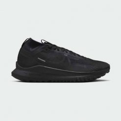 Buty do biegania męskie NIKE REACT PEGASUS TRAIL 4 GORE-TEX. Czarne buty do biegania Nike, bez wzorów, z gore-texu, bez zapięcia, do biegania, gore-tex. Za 599.99 zł.