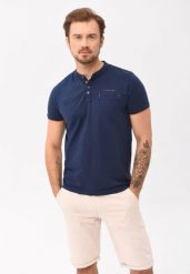 Koszulka ze stójką T-COMBAT. T-shirty Volcano, l, bez wzorów, z bawełny, bez kołnierzyka, bez ramiączek. Za 79.99 zł.