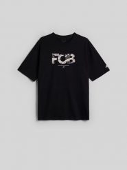4F T-shirt loose z nadrukiem męski - czarny XL. Czarne t-shirty 4F, m, bez wzorów, z bawełny, bez kołnierzyka, bez ramiączek. Za 69.99 zł.