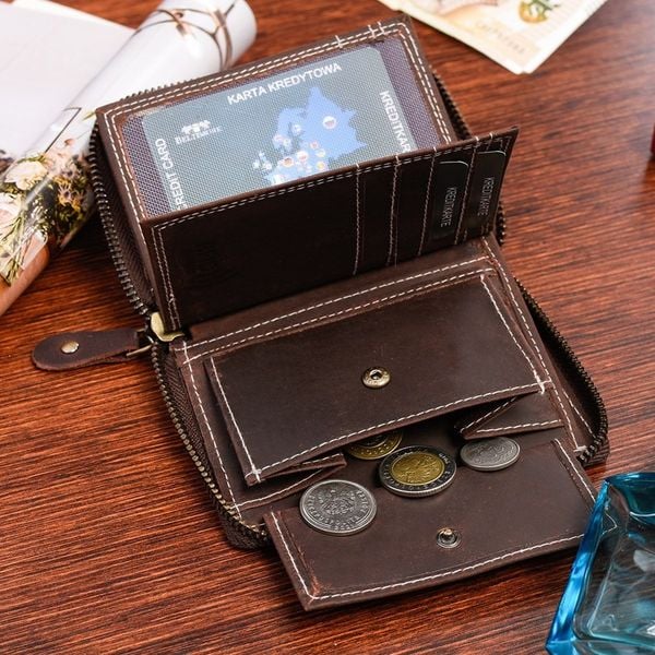 Ciemnobrązowy duży portfel skórzany męski skóra nubuk Beltimore vintage G71. Brązowe portfele bez wzorów, z nubiku. Za 64.90 zł.