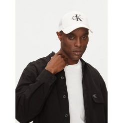 Czapka z daszkiem Calvin Klein Jeans. Białe czapki z daszkiem Calvin Klein Jeans, bez wzorów, z jeansu. Za 119.99 zł.