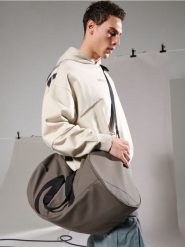 Torba podróżna - Inny. Torby sportowe Sinsay, bez wzorów, małe. W wyprzedaży za 49.99 zł.