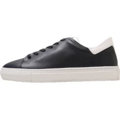 J.LINDEBERG BLOCK ITALIAN Sneakersy niskie navy. Buty sportowe casual marki J.LINDEBERG. Za 629.00 zł.