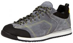 Męskie uniwersalne buty trekkingowe do wędrówek górskich. Czarne buty turystyczne GUGGEN MOUNTAIN, bez wzorów, z gumy, bez zapięcia, trekkingowe. Za 399.00 zł.