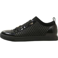 Vivienne Westwood Sneakersy niskie black. Buty sportowe casual marki Vivienne Westwood. Za 949.00 zł.