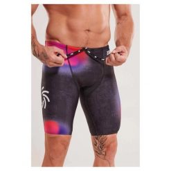 Spodenki treningowe do kolan Zerod Vortex Nebula. Czarne odzież kąpielowa ZEROD, m, bez wzorów, sportowe. Za 215.00 zł.