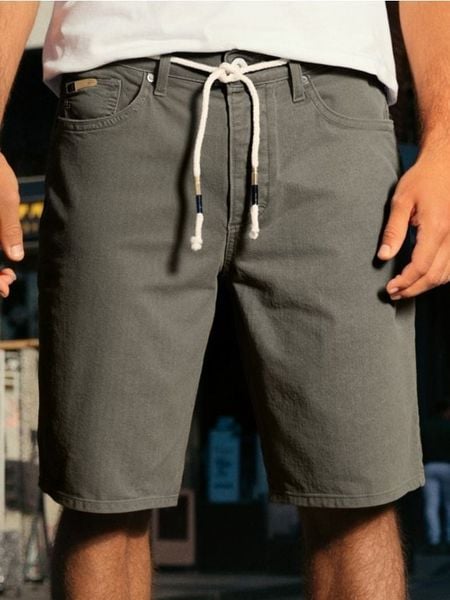 Szorty jeansowe - zielony. Zielone krótkie spodenki sportowe Sinsay, l, bez wzorów, z jeansu. W wyprzedaży za 24.99 zł.