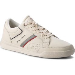 Sneakersy TOMMY HILFIGER - Corporate Detail Leather Sneaker FM0FM01620 Off White 156. Buty sportowe casual marki Tommy Hilfiger. W wyprzedaży za 329.00 zł.