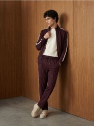 Rozpinana bluza sportowa z domieszką wiskozy - fioletowy. Fioletowe bluzy bez kaptura Sinsay, l, bez wzorów, z wiskozy, bez kaptura. Za 59.99 zł.