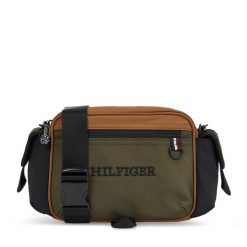 Saszetka Tommy Hilfiger. Czarne saszetki i nerki Tommy Hilfiger, bez wzorów. Za 429.99 zł.