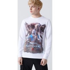 Koszulka longsleeve The Witcher - Biały. Białe bluzki z długim rękawem Cropp, m, bez wzorów, bez kołnierzyka, bez ramiączek. W wyprzedaży za 29.99 zł.
