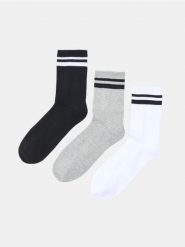 Skarpetki z bawełną 3 pack - wielobarwny. Skarpety Sinsay, bez wzorów, z bawełny. Za 15.99 zł.