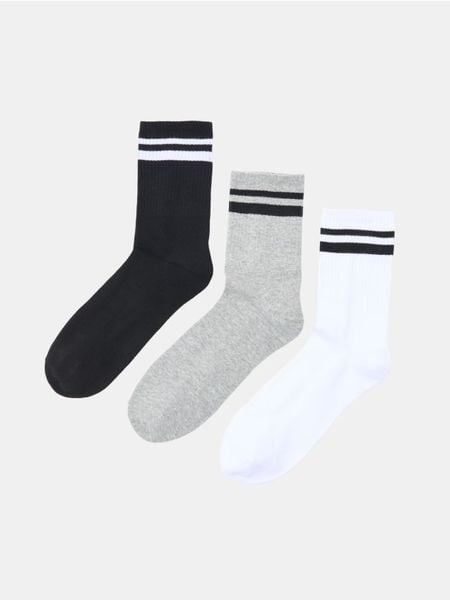 Skarpetki z bawełną 3 pack - wielobarwny. Skarpety Sinsay, bez wzorów, z bawełny. Za 15.99 zł.