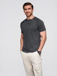 T-shirt męski z efektem sprania i guzikami przy dekolcie – czarny V1 - Rozmiar: S. Czarne t-shirty Ombre Clothing, m, bez wzorów, z bawełny, bez kołnierzyka, bez ramiączek. Za 149.99 zł.
