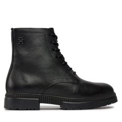 Kozaki Tommy Hilfiger. Czarne kozaki Tommy Hilfiger, bez wzorów, bez obcasa, bez zapięcia. Za 1,099.00 zł.