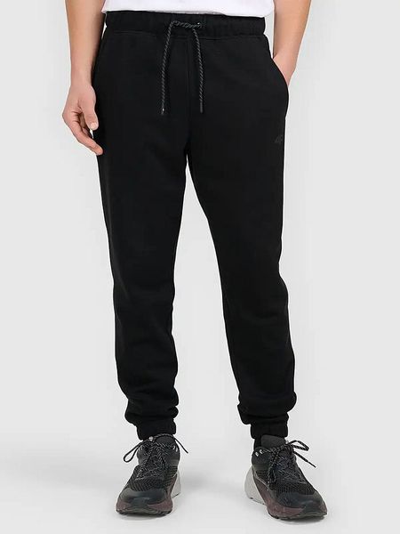 4F Spodnie dresowe w kolorze czarnym rozmiar: S. Czarne spodnie treningowe długie 4F, s, bez wzorów, z dresówki. Za 87.81 zł.