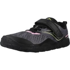 Buty JOMA SIMA JUNIOR BAREFOOT Czarny. Czarne buty trekkingowe Joma, bez wzorów, z tkaniny, bez zapięcia. Za 261.99 zł.