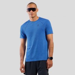 Koszulka męska Odlo T-shirt crew neck s/s ESSENTIAL SEAMLESS. Niebieskie bielizna termoaktywna ODLO, na lato, m, bez wzorów, z materiału, bez ramiączek, do biegania. Za 219.99 zł.