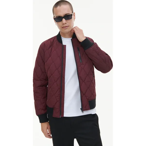 Pikowana kurtka bomber ze stójką - Bordowy. Czerwone kurtki Reserved, l, bez wzorów, bez kaptura. Za 239.99 zł.