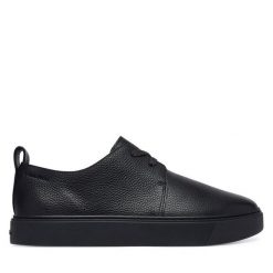 Półbuty Calvin Klein. Czarne eleganckie półbuty CALVIN KLEIN, bez wzorów, bez obcasa, bez zapięcia. Za 649.99 zł.
