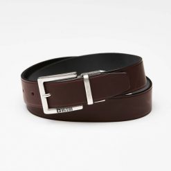 Pasek męski Big Star, naturalna skóra licowa w ciemnobrązowym kolorze z metalową klamrą o matowym wykończeniu oraz klasyczną szerokością do codzienne. Brązowe paski Big Star Accessories, bez wzorów, ze skóry, eleganckie. Za 118.99 zł.