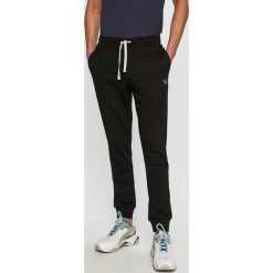 Emporio Armani - Spodnie. Spodnie materiałowe marki Emporio Armani. W wyprzedaży za 299.90 zł.