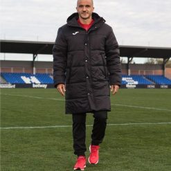 Kurtka zimowa męska długa Joma Islandia III czarny. Czarne kurtki Joma, na zimę, l, bez wzorów, z materiału, z kapturem. Za 546.00 zł.