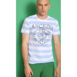T-SHIRT KRÓTKI RĘKAW MĘSKI W PASKI, Z NADRUKIEM. Bluzki z długim rękawem marki TOP SECRET. W wyprzedaży za 29.99 zł.