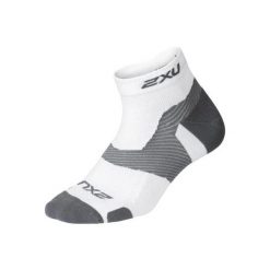 Skarpety 1-4 2XU Vectr Light Cush. Białe skarpety 2XU, bez wzorów, z lycry. Za 130.00 zł.