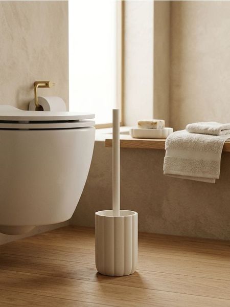 Ryflowana szczotka toaletowa - biały. Perfumy męskie Sinsay. Za 29.99 zł.