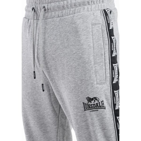 Spodnie dresowe klasyczne Lonsdale Grutness. Czarne sztyblety Lonsdale, bez wzorów, z dresówki, bez obcasa, bez zapięcia. Za 237.00 zł.