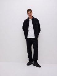 Denimowa koszula regular fit - szary. Szare koszule Reserved, l, bez wzorów, z denimu, bez kołnierzyka, bez ramiączek. W wyprzedaży za 89.99 zł.