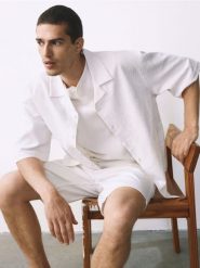 Strukturalna koszula relaxed fit - biały. Białe koszule Reserved, l, bez wzorów, z bawełny, bez kołnierzyka, bez ramiączek. Za 129.99 zł.