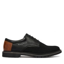 Półbuty Bugatti. Czarne eleganckie półbuty Bugatti, bez wzorów, bez obcasa, bez zapięcia. Za 269.99 zł.