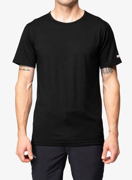 Koszulka termoaktywna Devold Breeze Plus Merino 200 T-Shirt. Czarne bielizna termoaktywna Devold, l, bez wzorów, z materiału, bez ramiączek, trekkingowe. Za 384.99 zł.