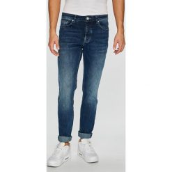 Review - Jeansy Simon. Jeansy marki Review. W wyprzedaży za 269.90 zł.