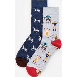 Wzorzyste skarpety 2 pack - Szary. Szare skarpety Reserved, bez wzorów. W wyprzedaży za 19.99 zł.
