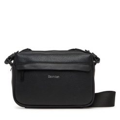 Saszetka Calvin Klein. Czarne saszetki i nerki CALVIN KLEIN, bez wzorów. Za 239.99 zł.