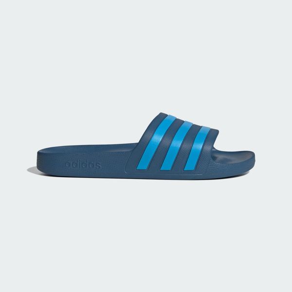 Klapki adilette Aqua. Niebieskie klapki Adidas, z materiału. Za 94.99 zł.