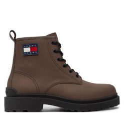 Trapery Tommy Jeans. Brązowe trapery Tommy Jeans, z jeansu, bez zapięcia. Za 749.99 zł.